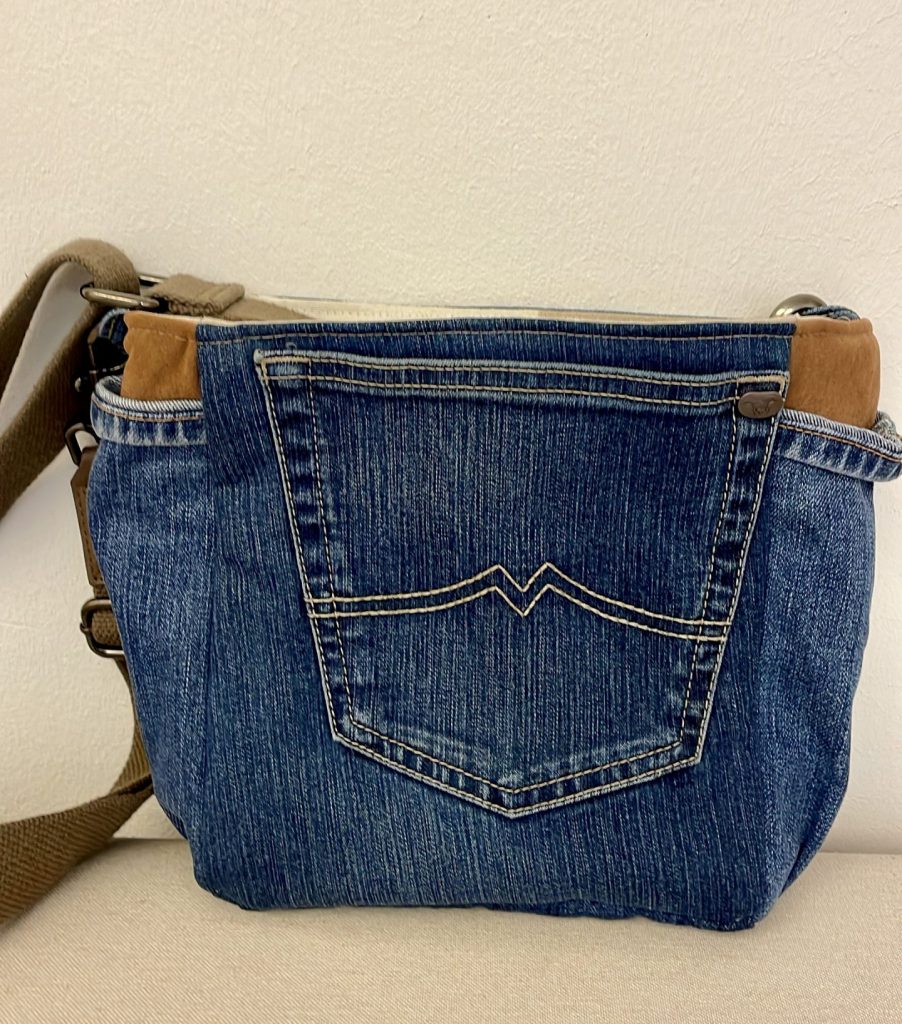 Bild einer Jeanstasche im Jahresrückblick 2025