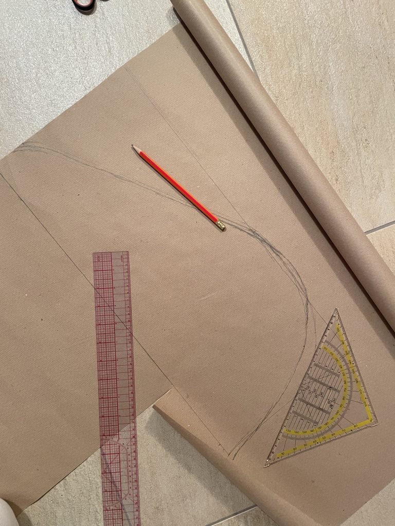Schnittmuster Blumentasche auf Packpapier gezeichnet