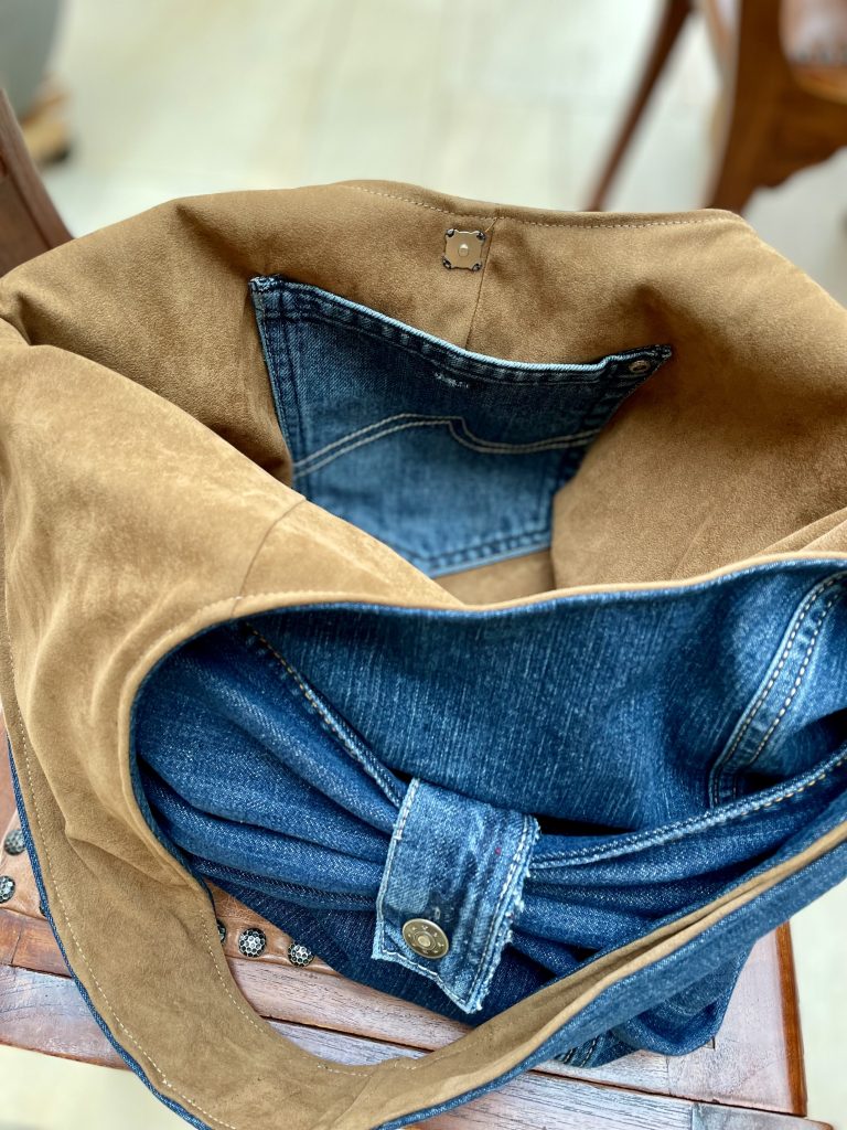 Innentasche der Jeans Upcycling Tasche mit Schleife