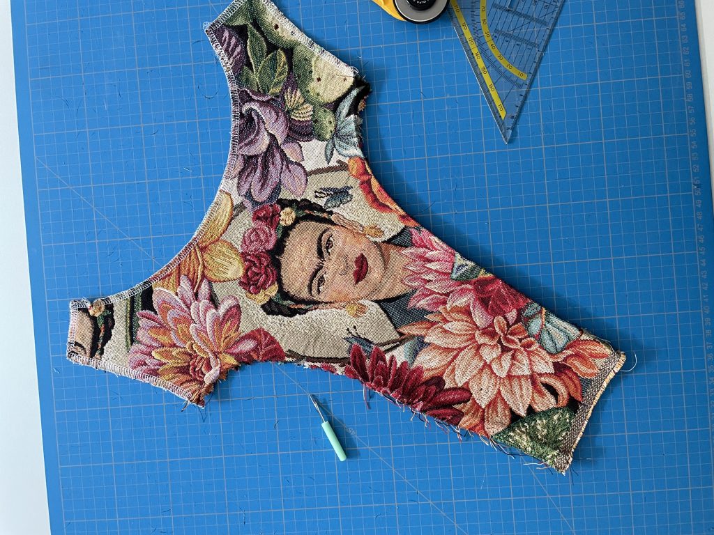 Mittelteil eines Frida Kahlo Dirndls