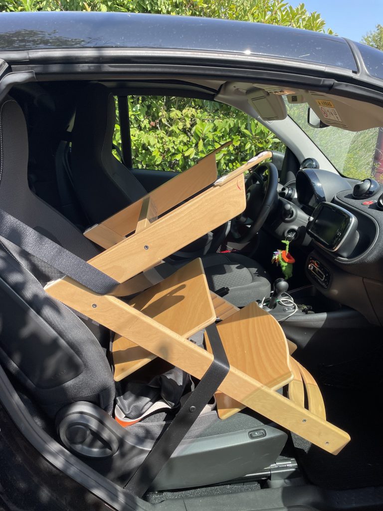 Ein Tripp Trapp in einem Auto beim Monatsrückblick August 2026