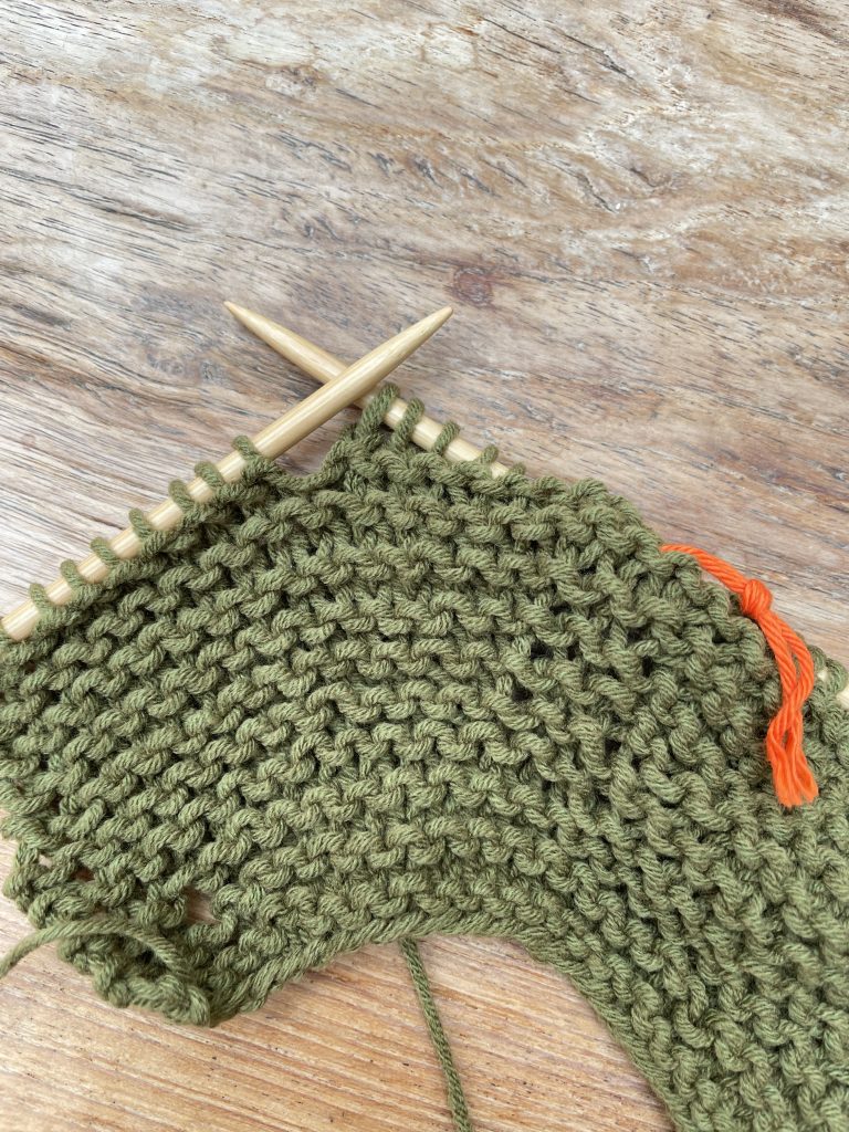 ein grünes stück Gestricktes