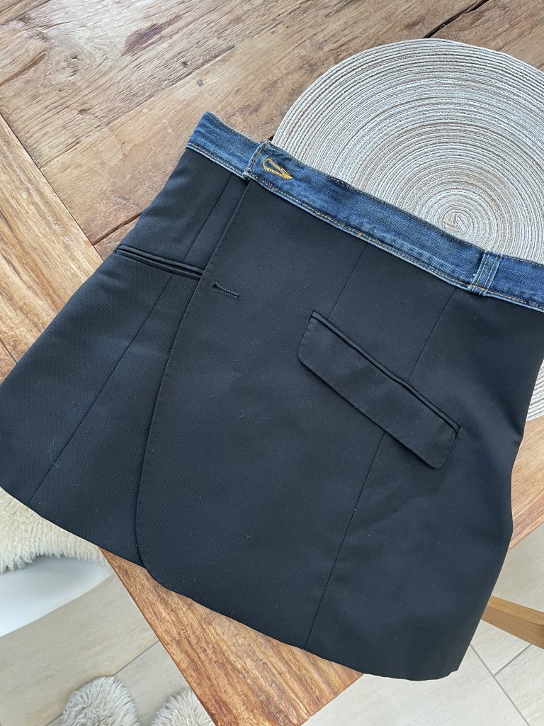 Ein Top aus einem Sakko genäht mit Jeanssaum oben.