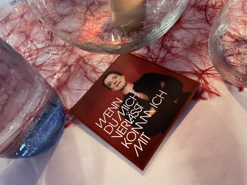 Ein Plakat mit Tina Teubner. Wenn du mich verlässt, komm ich mit.