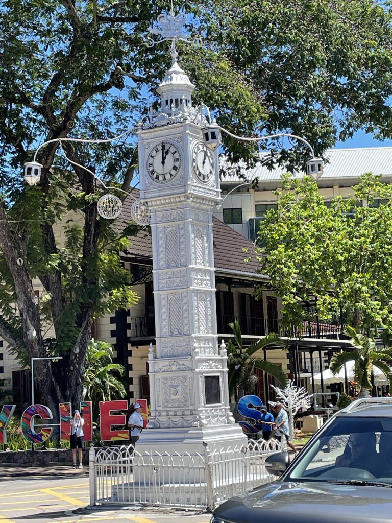 Die Uhr von der Hauptstadt Victoria auf Mahé