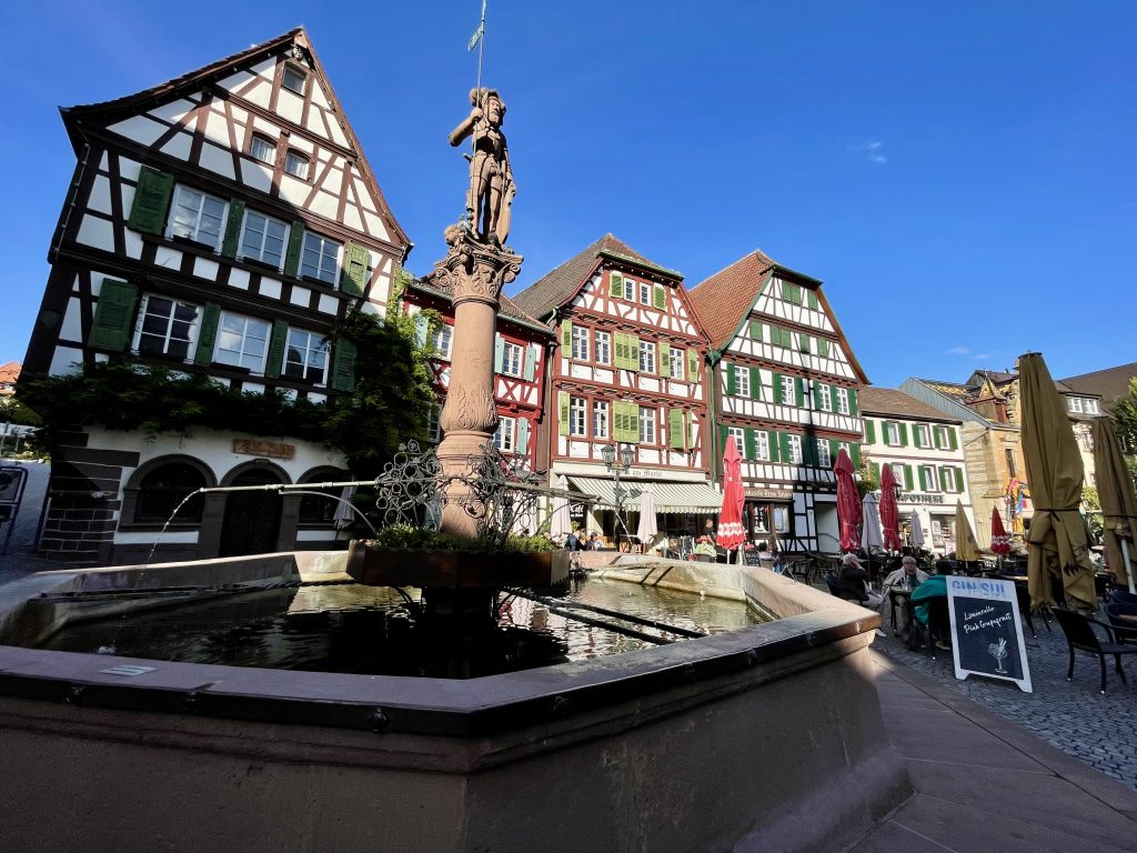 Der Brunnen in Bretten auf dem Marktplatz In Bretten