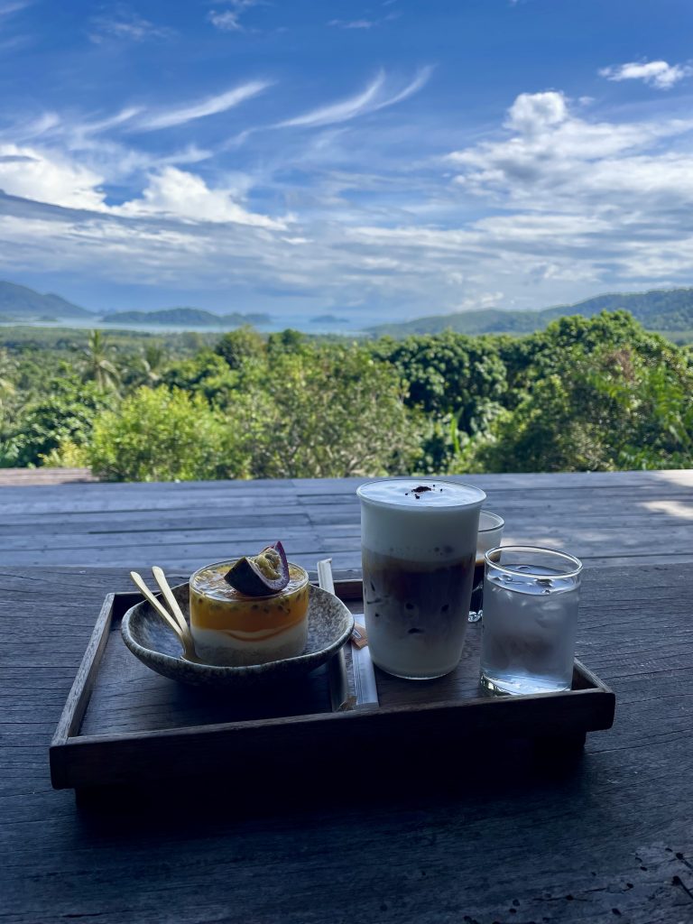 Ausblick vom "View Café" auf Koh Chang in Thailand.